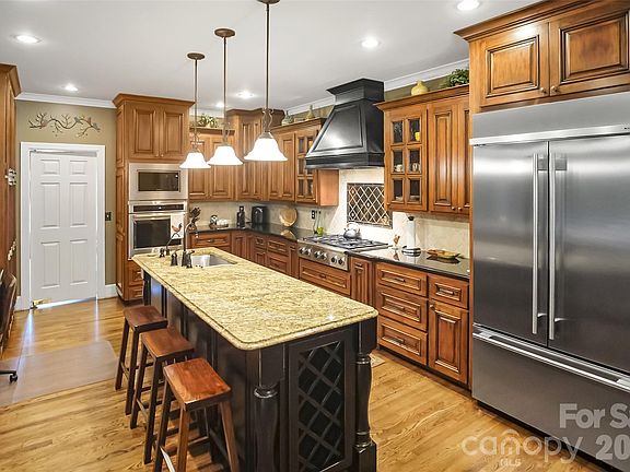 5th image of 1808 Country Garden Dr