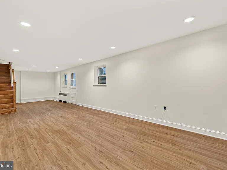 2375 N Vernon St — Photo 50