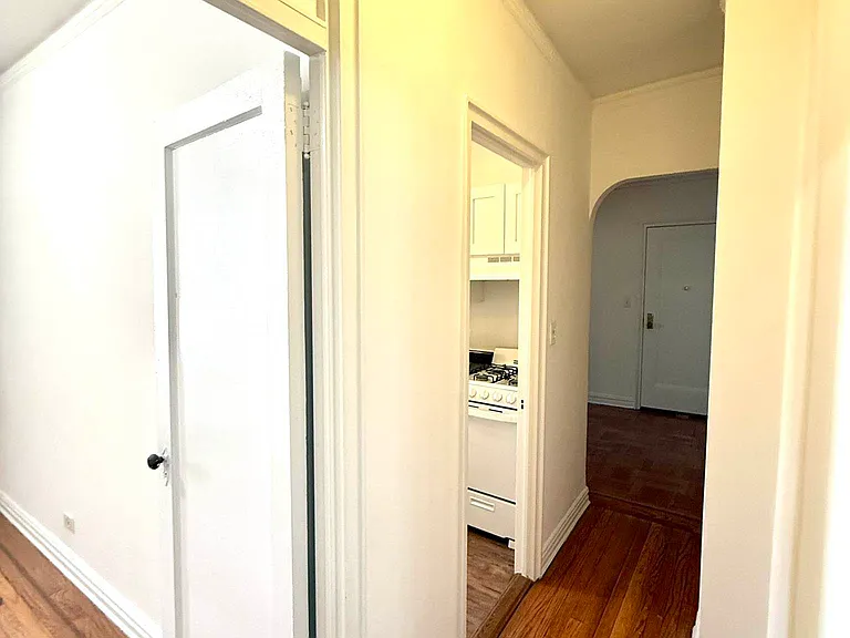 101 Cooper St #4A — Photo 15