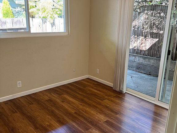 5th image of 505 Thompson Ave APT B