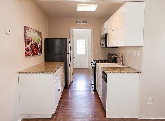 4th image of 1106 W 22nd St APT 1
