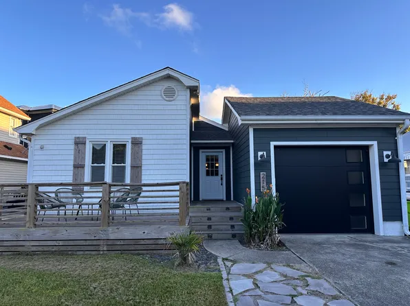 215 Carolina Sands Dr, Carolina Beach, NC 28428