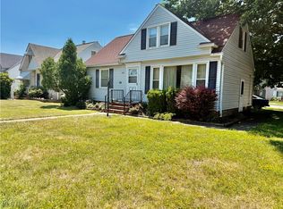 410 Maplewood Dr, Eastlake, OH 44095