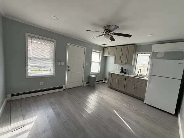 (undisclosed Address), Levittown, NY 11756