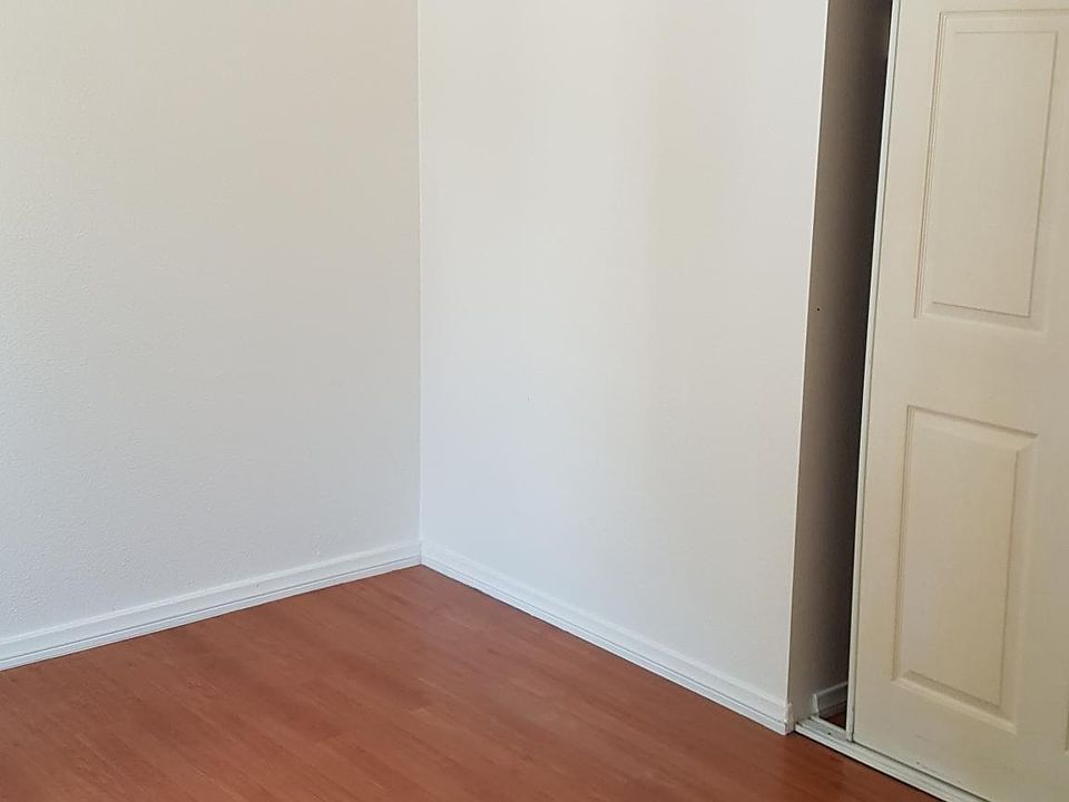 2nd image of 262 1/2 W Willow St