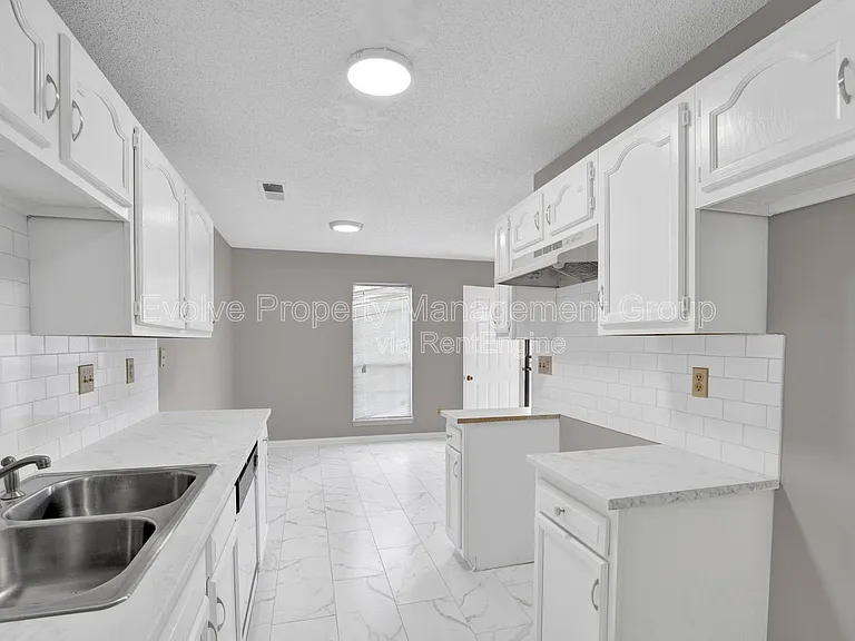 3014 Meadows Ln — Photo 17