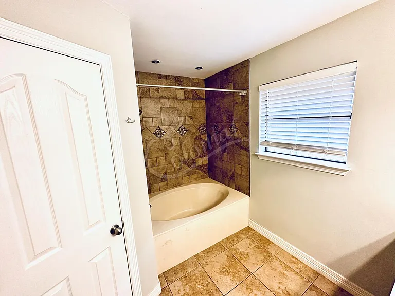 5010 James Loop — Photo 15