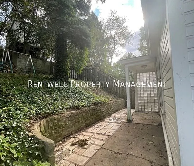2083 Plainview Ave — Photo 21
