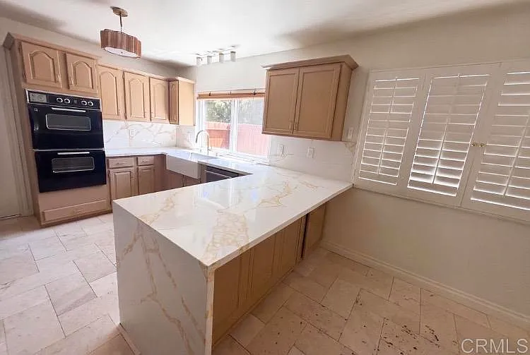 3 bed, 2.0 bath, 111 sqft, $2,500 — Photo 2