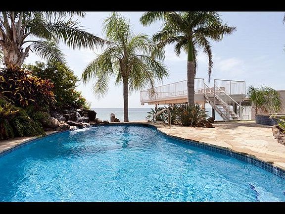 3rd image of 5611 Laguna Cir S