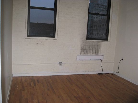 5th image of 481 Wythe Ave #1
