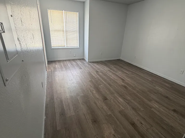 320 S Center St #108 — Photo 8