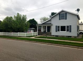 121 N Jackson St, Lowell, MI 49331