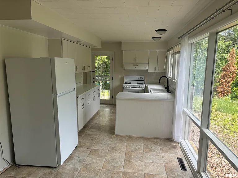 1329 W Holly Hedges Dr — Photo 7