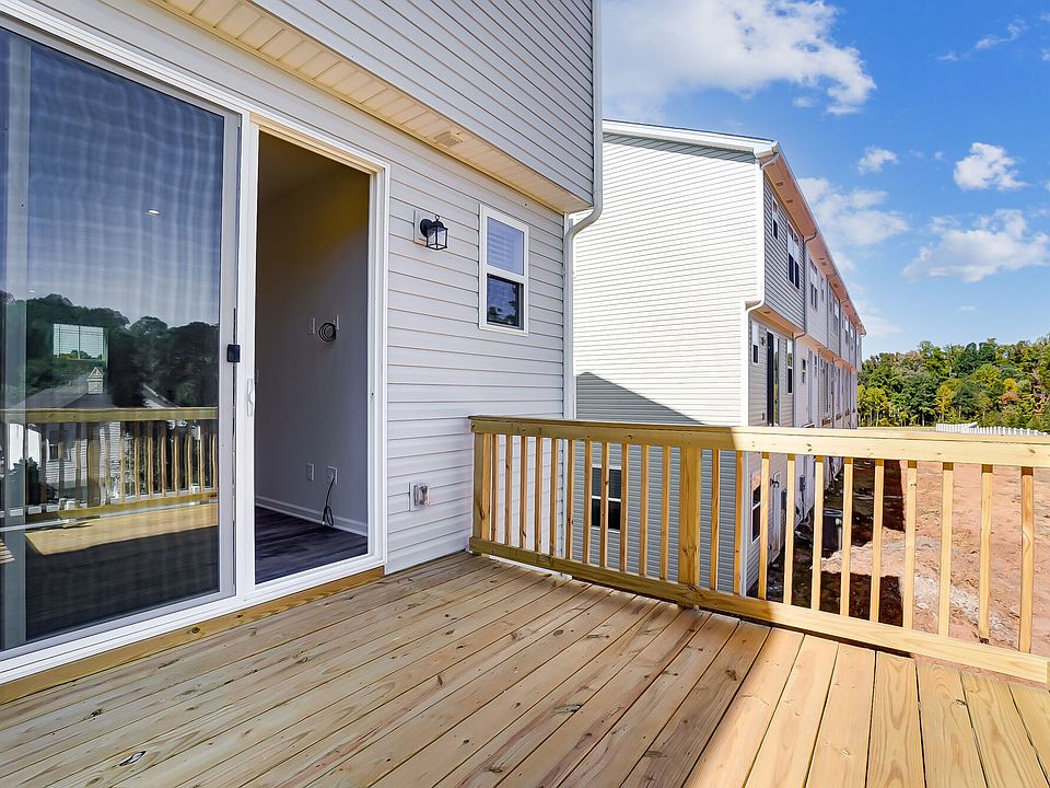 Photo Representation of the Harmony End plan. Colors, finishes and options will vary.