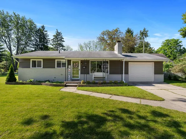 218 Ewell St, Romeo, MI 48065