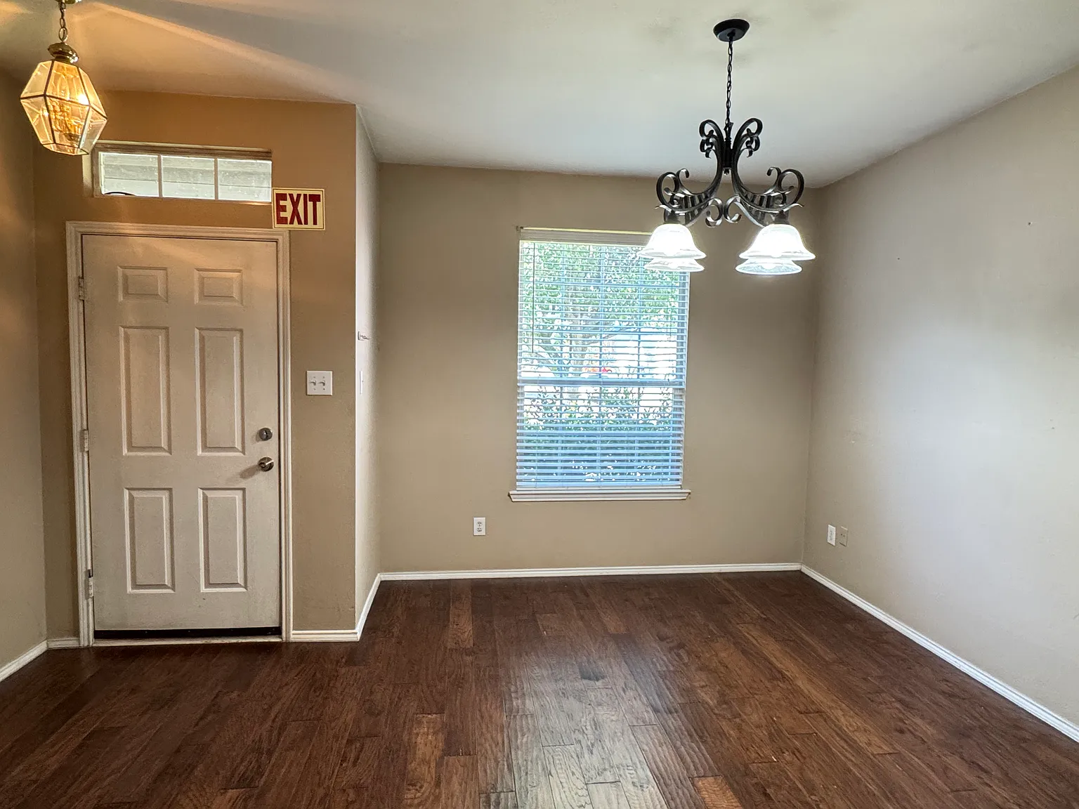 4 bed, 2030 sqft, $2,395 — Photo 3
