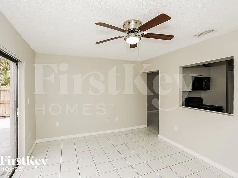 4610 SW 143rd Ct W — Photo 6