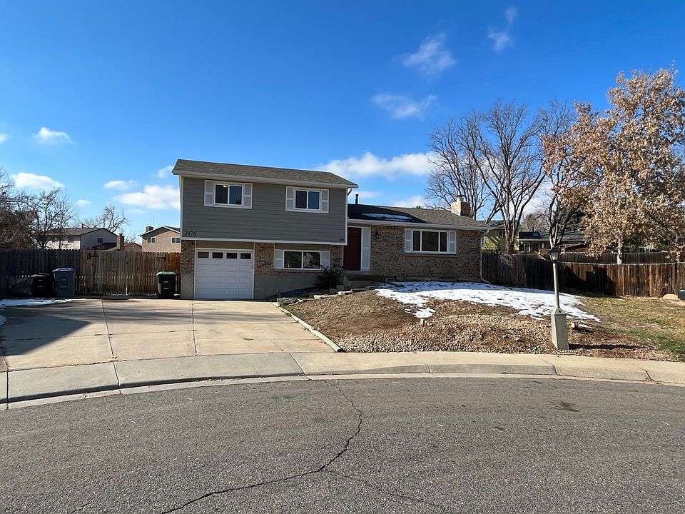 Front of home on cul-da-sac