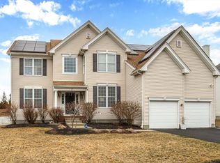 77 Hound Pack Cir, East Walpole, MA 02032