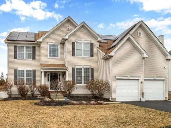 77 Hound Pack Cir, East Walpole, MA 02032