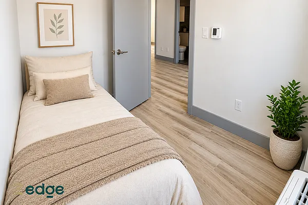 Bedroom, photo 1