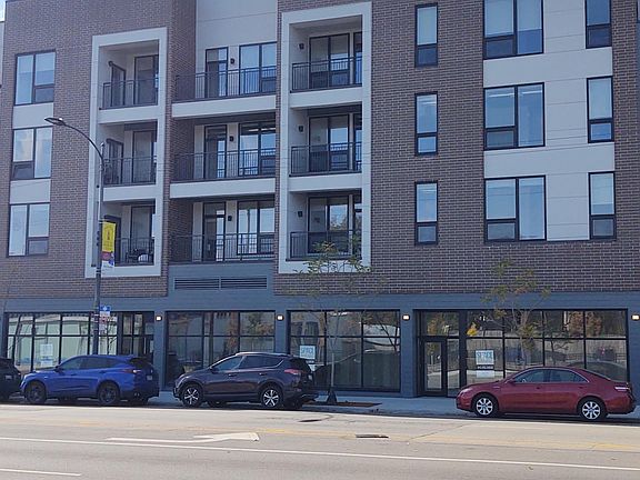 3rd image of 2405 W Hutchinson St #514