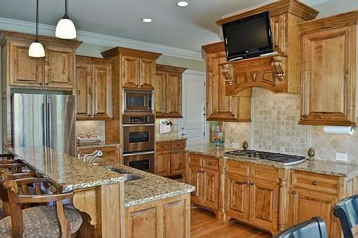 3rd image of 106 Fernwood Dr