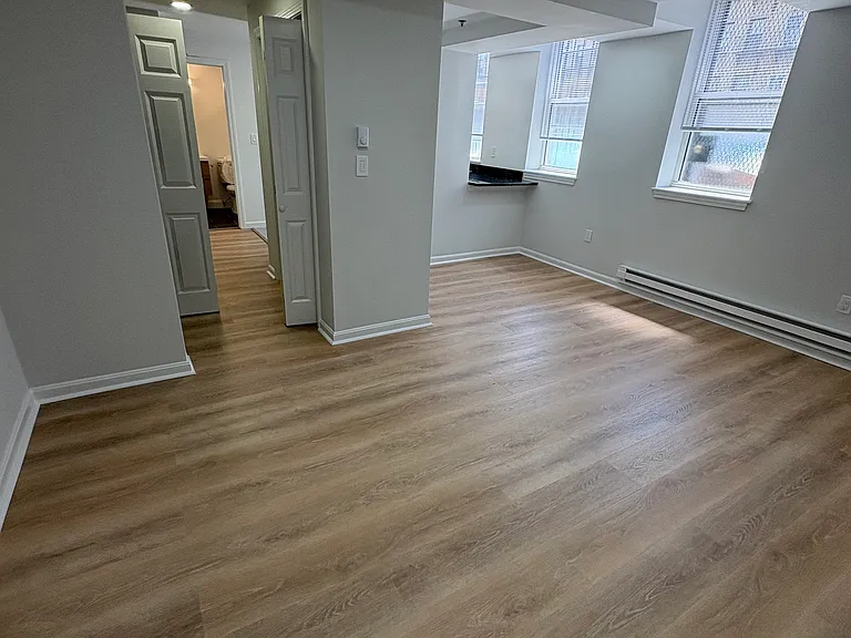 32 Queensberry St #3 — Photo 6
