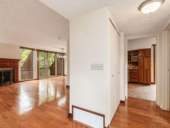4th image of 4816 Crazy Horse Ln #4
