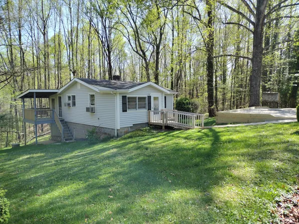 586 Orchard View Dr, Mount Airy, NC 27030