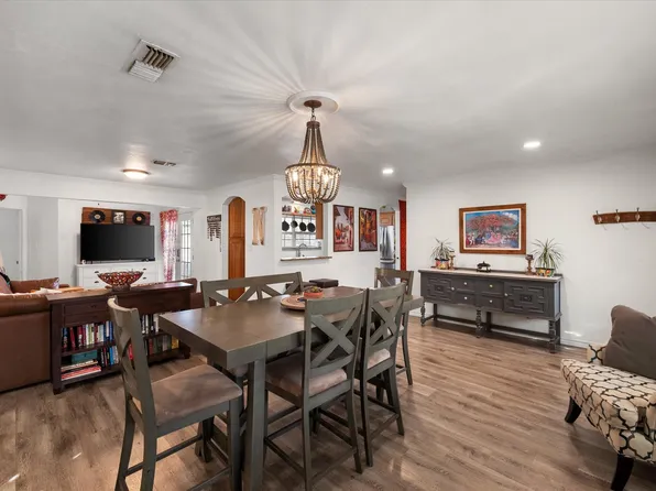 109 Varsity Cir, Arlington, TX 76013