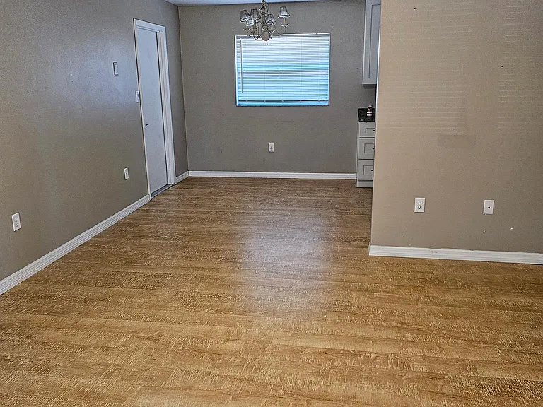 36314 Stratford Ct — Photo 4