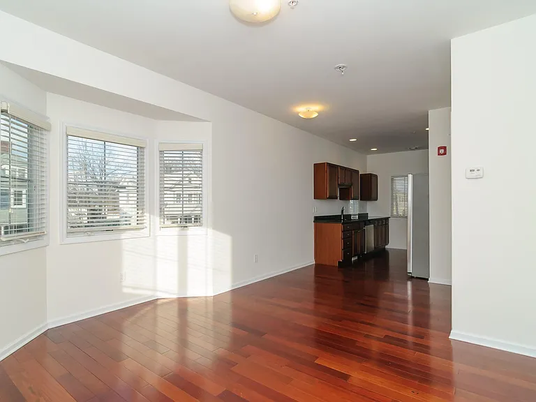 330 Maple Ave #4 — Photo 9