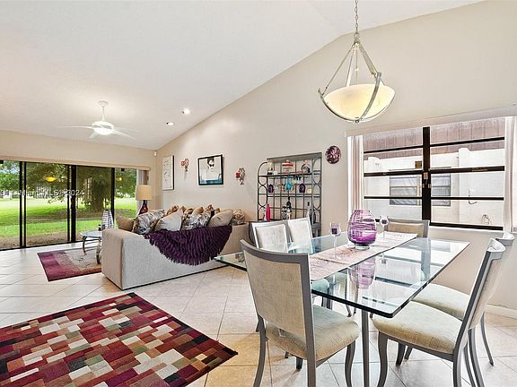5th image of 9254 Wedgewood Ln
