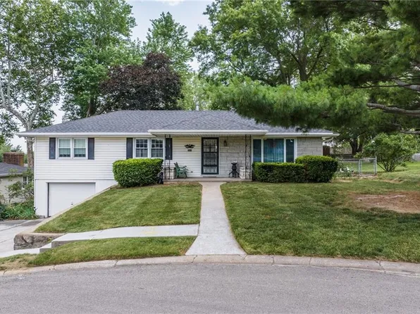 3510 Nickell Dr, Saint Joseph, MO 64506