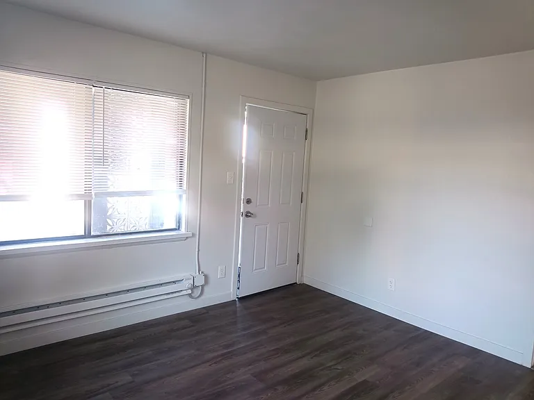 1335 S 5th Ave — Photo 5