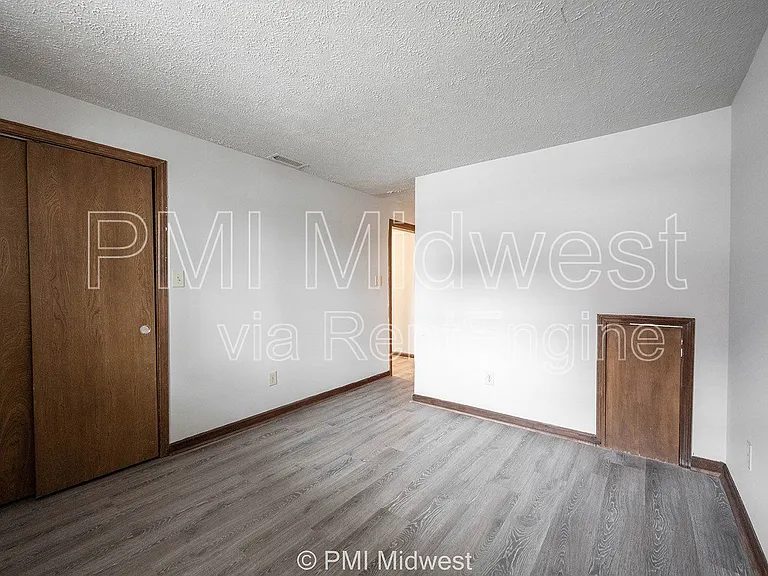Parkway Apartments — Photo 41