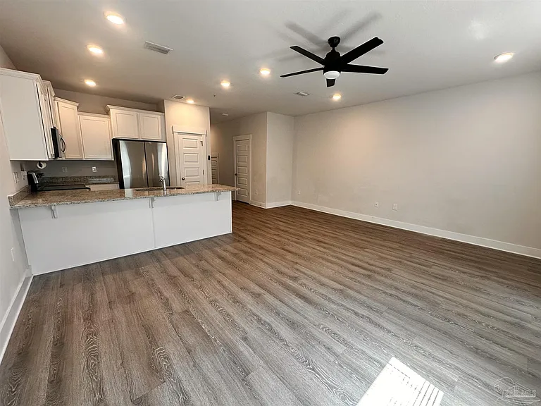 1542 Iroquois Ct — Photo 9