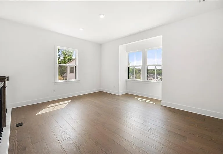2815 Medford Dr — Photo 27