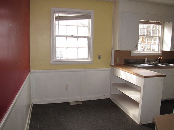 4th image of 126 Ponce De Leon Ave
