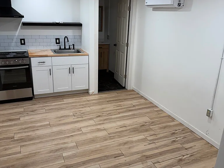 213 Cornell Dr SE #C — Photo 1