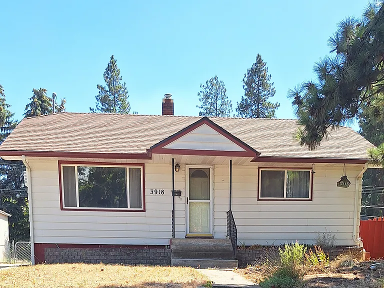 3918 E 8th Ave — Photo 1