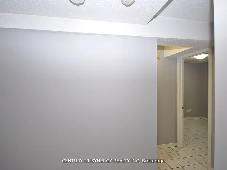 450 Maclaren St #2 — Photo 7