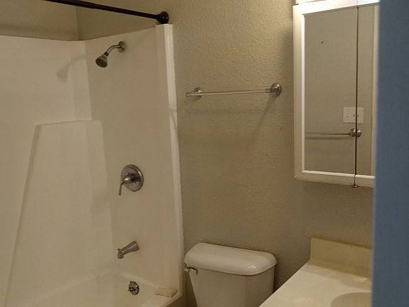 5th image of 305-307-309 20th St #307