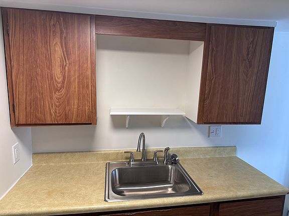 5th image of 10 E Washington St APT 5