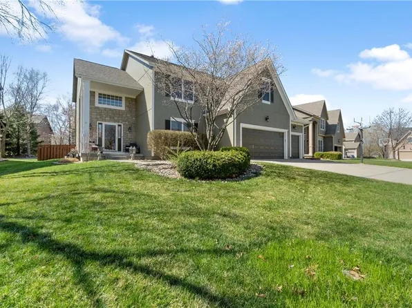 15956 S Parkwood Ct, Olathe, KS 66062