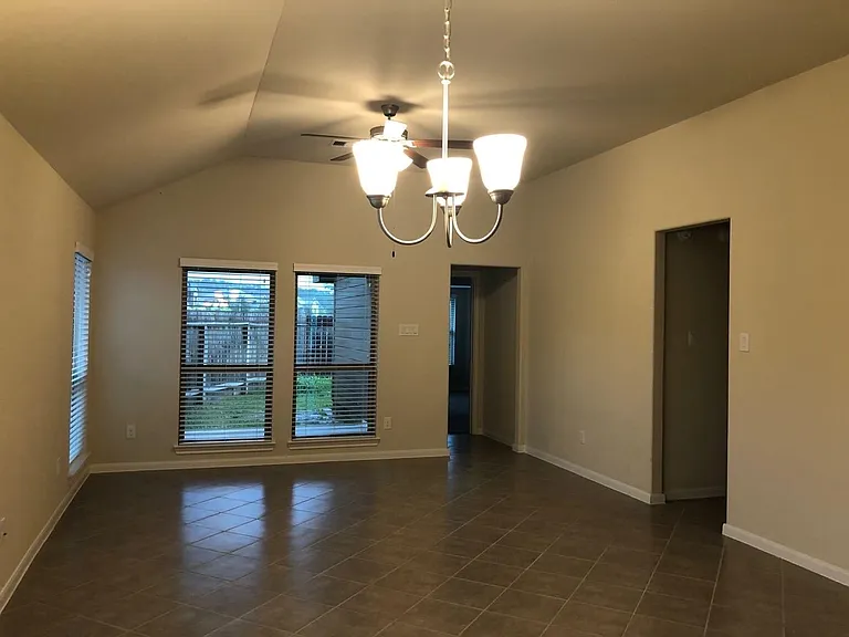 15718 Whispering Green Dr — Photo 11