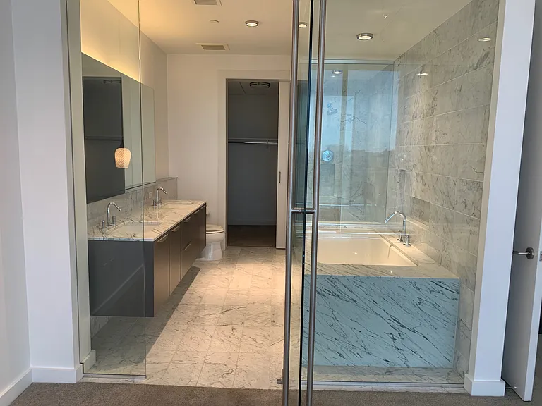 2900 McKinnon St #804 — Photo 7