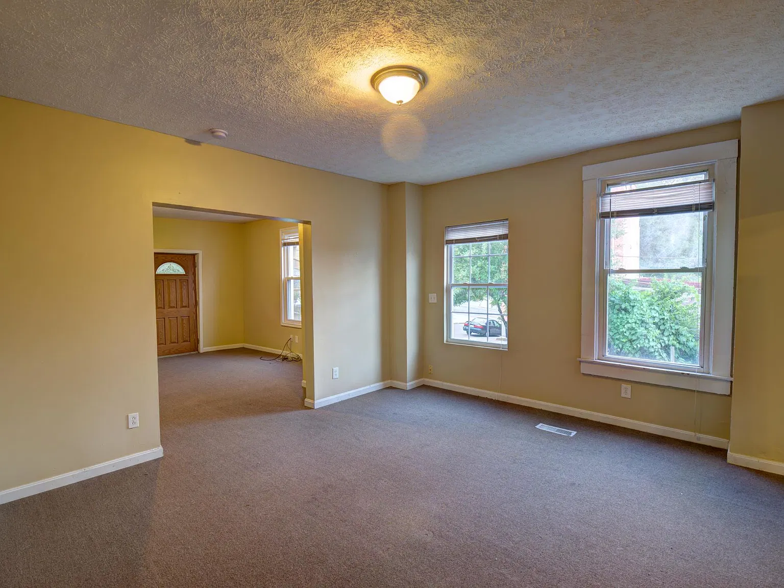 5 bed, 2000 sqft, $2,800 — Photo 1